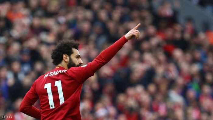 لفتة إنسانية من محمد صلاح مع جماهير ليفربول في محطة بنزين