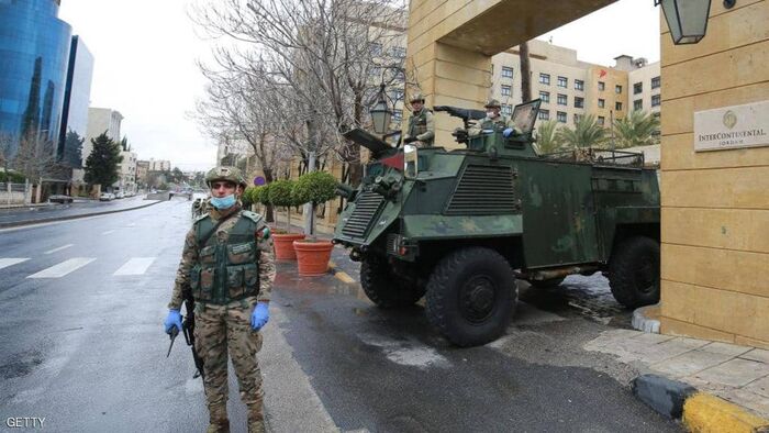 الجيش الأردني "يعزل" عمان.. والحركة بتصريح