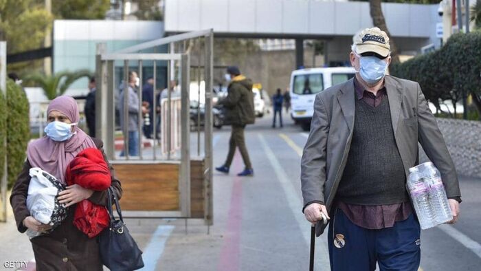 الجزائر تفرض ارتداء الكمامات اعتبارا من عيد الفطر