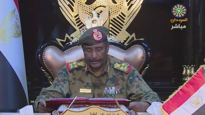 «البرهان» يكتفي بـ70 كلمة عن لقائه بنتنياهو