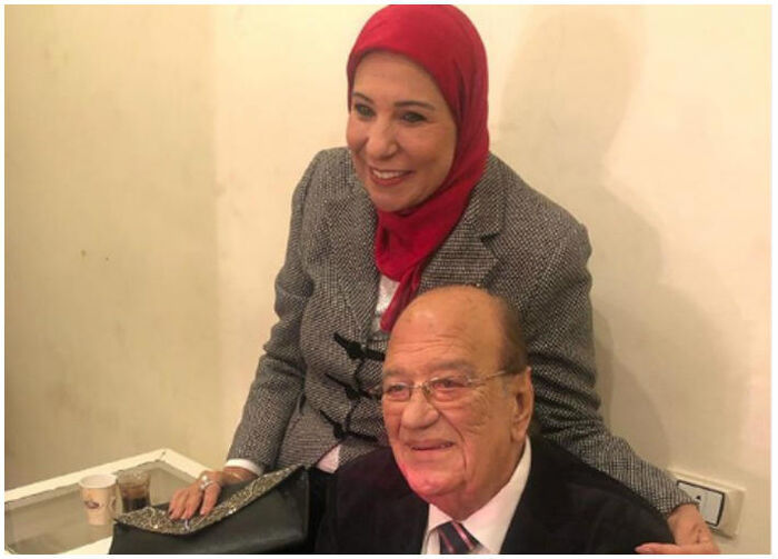 حسن حسني يشكر زوجته