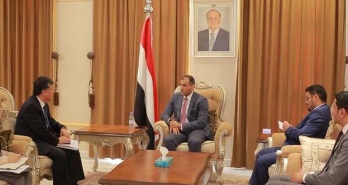 ميليشيا الحوثي تحتجز سفينة كورية في البحر الأحمر..ولقاء عاجل بين وزير الخارجيه اليمني والسفير الكوري