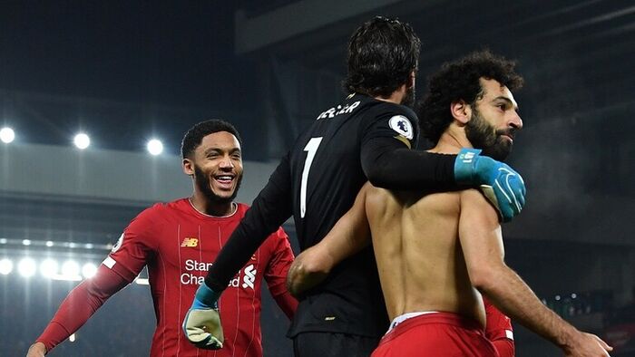 شاهد.. احتفال صاخب لحارس ليفربول مع صلاح