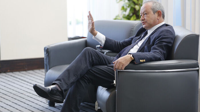 نجيب ساويرس يفاوض لاستخراج الذهب في مصر