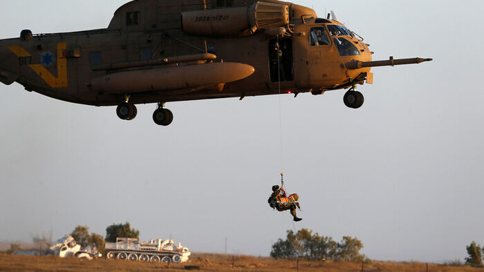 قناة عبرية: حماس دمرت مروحية إسرائيلية في غلاف غزة
