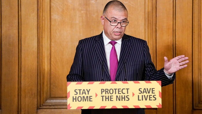 السلطات الصحية البريطانية: «نمر بلحظة خطيرة جدا»