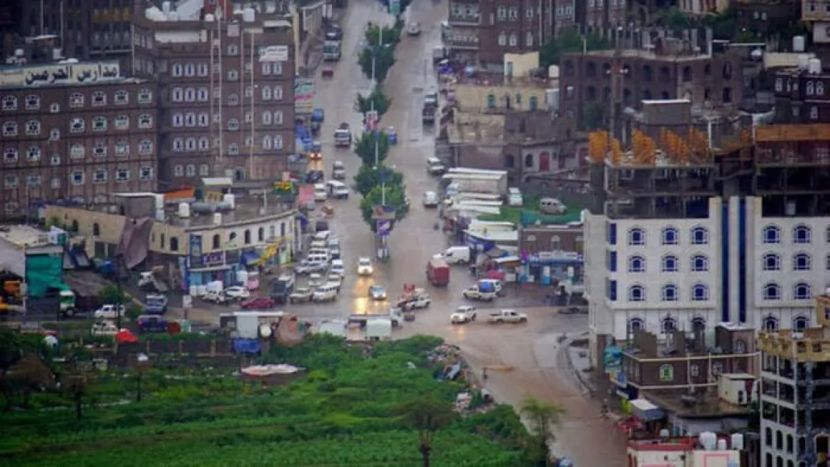 مسلحون حوثيون يقتحمون أحد أسواق إب