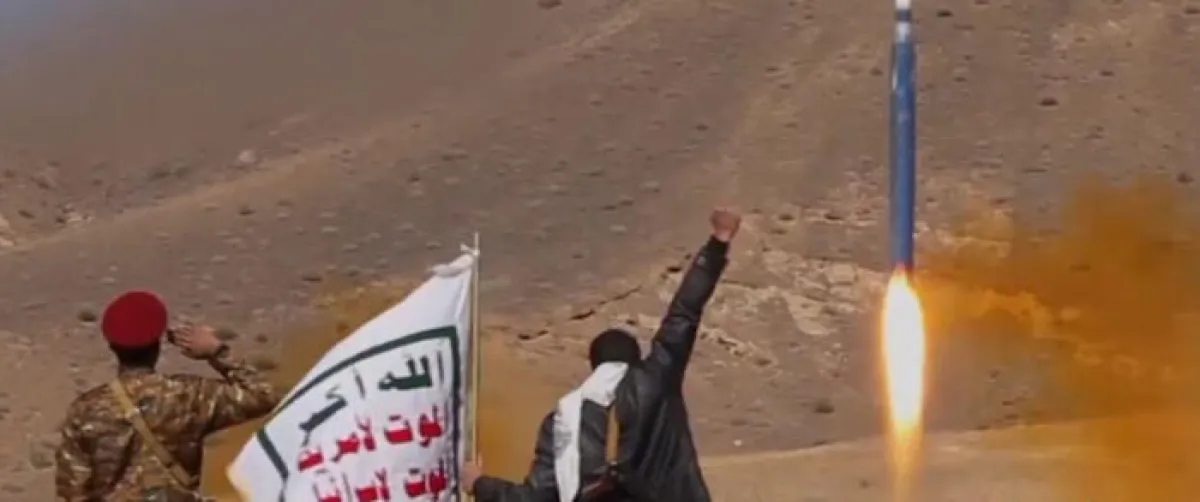 من الجند إلى الساحل الغربي.. المليشيا الحوثية تطلق صواريخ باليستية في تحد سافر للمجتمع الدولي