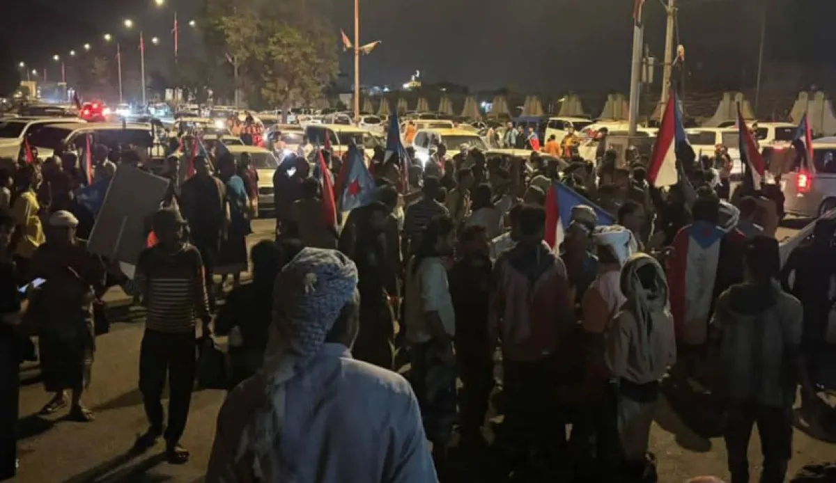 «الرئاسة» في اليمن: عسكريون بزي مدني و«يد إقليمية» وراء الفوضى (بيان هام)