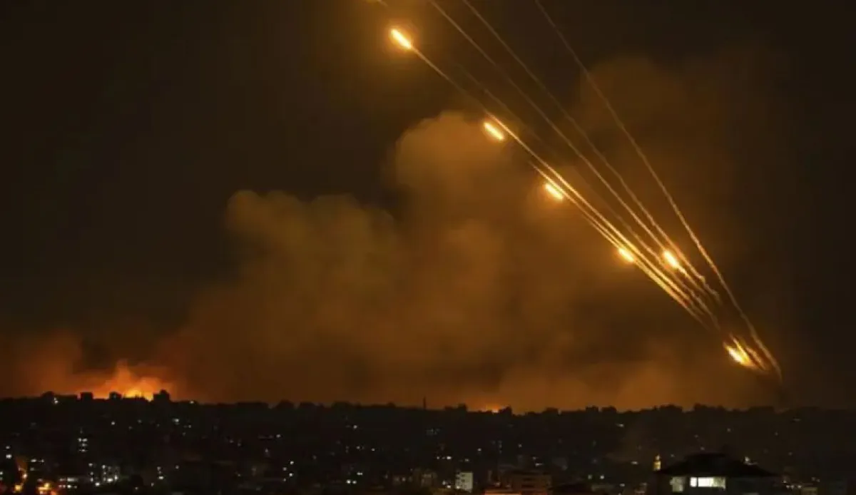 إسرائيل تستهدف خامنئي وبيزشكيان.. وإيران ترد بصواريخ تضرب أربع دول خليجية في آنٍ واحد