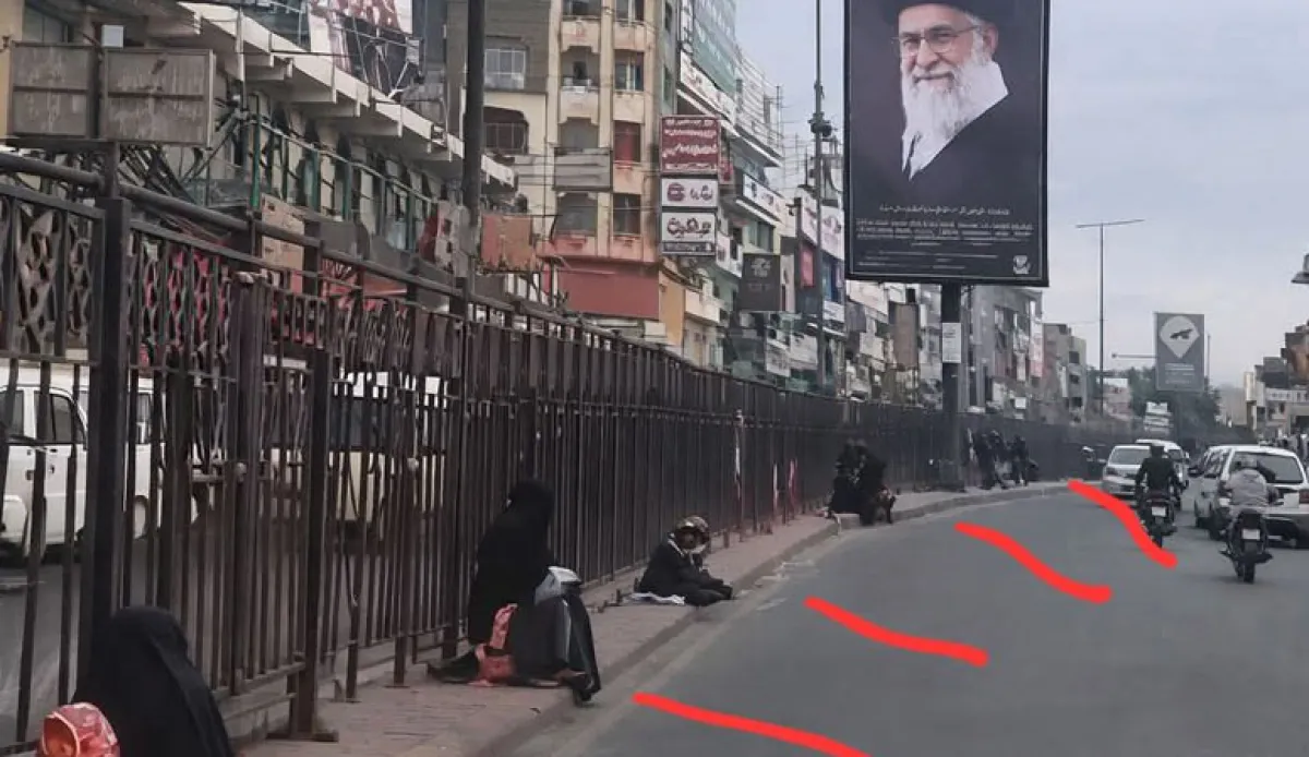 مليشيا الحوثي تغرق صنعاء بصور خامنئ.. واليمنيات يُجبرن على كسر «العيب» طلباً للقمة العيش