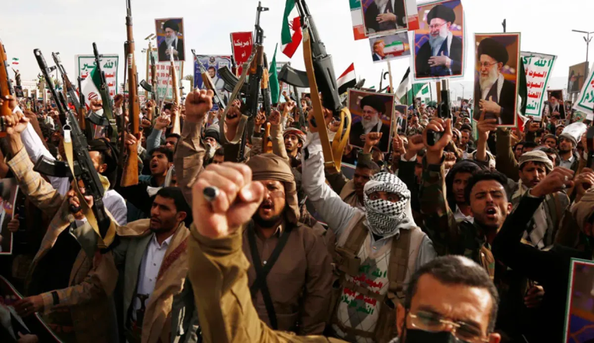 تقرير: السعودية تعمل على إبقاء الحوثيين خارج حرب إيران بدعم أمريكي وإسرائيلي