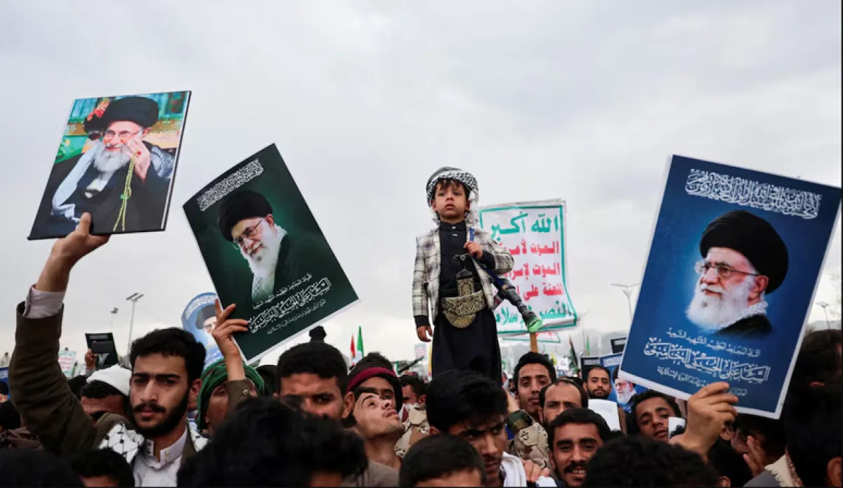 رويترز: مليشيا الحوثي تلوّح بدخول الحرب لإسناد طهران وتهدد بتعقيد الملاحة الدولية