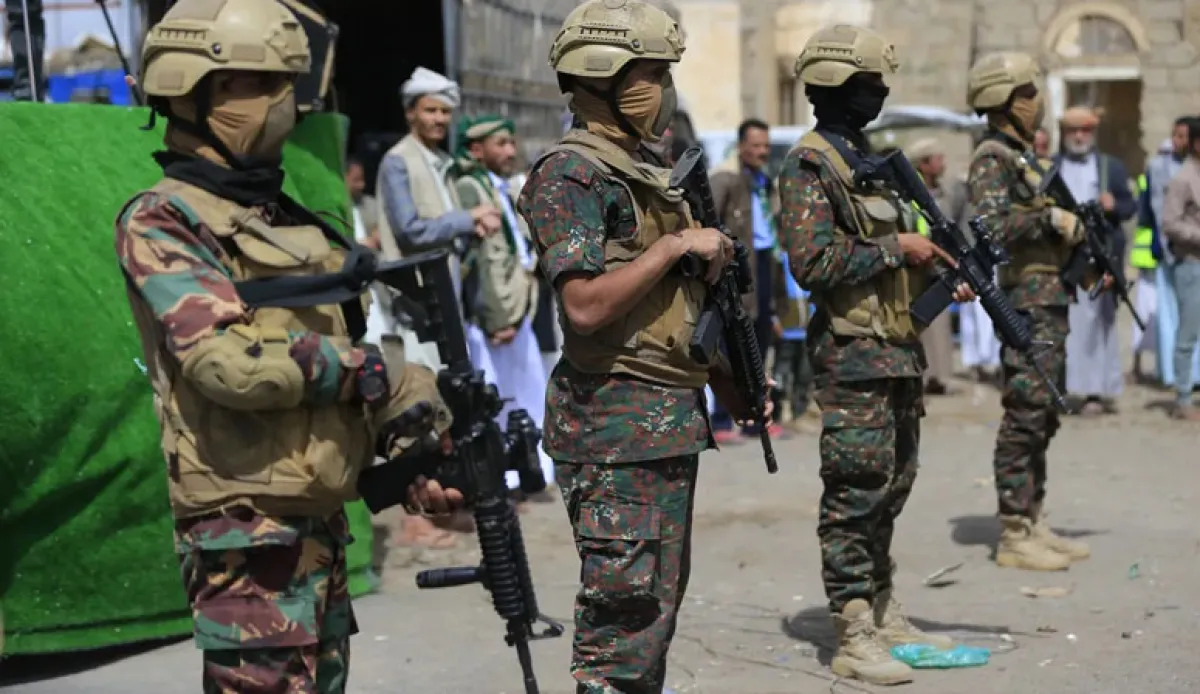 بلومبرغ: ضباط إيرانيون في صنعاء يدرسون تنفيذ عمليات تصعيدية تهدد باب المندب والتجارة العالمية