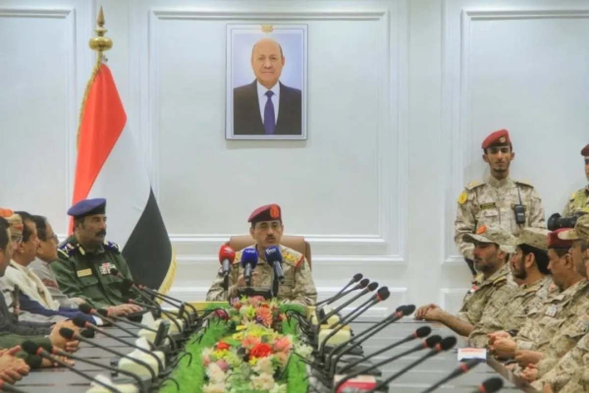 وزير الدفاع يدعو لرفع الجاهزية القتالية استعدادًا لـ«معركة التحرير»