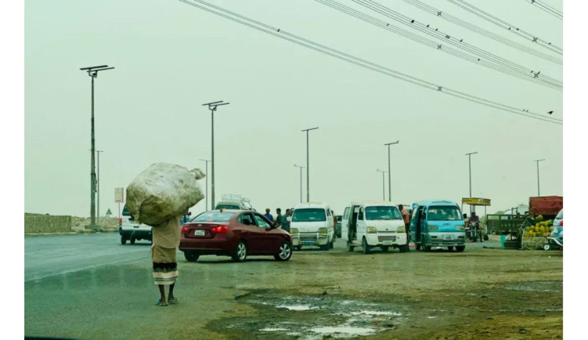 «أوكسفام» تحذر من كارثة معيشية جراء تأخر الرواتب وتدعو لإجراءات عاجلة