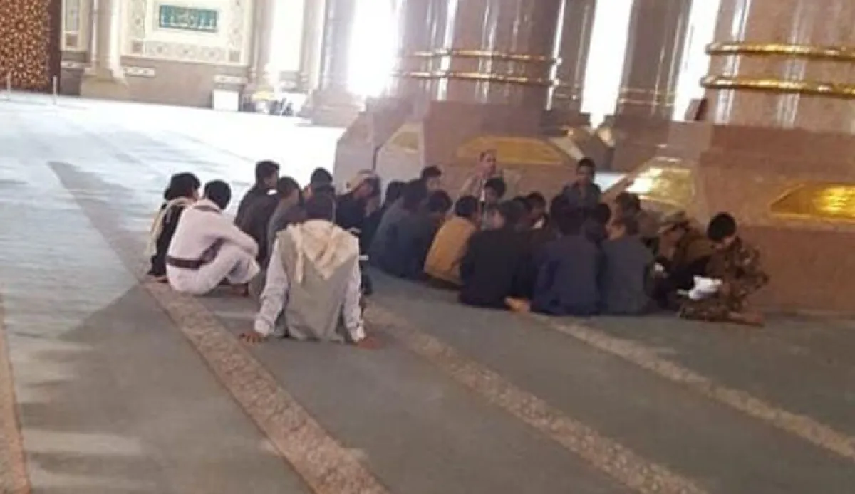 بعد عزوف الأهالي.. الحوثيون يستخدمون القوة لإجبار الأطفال على الالتحاق بالمراكز الصيفية