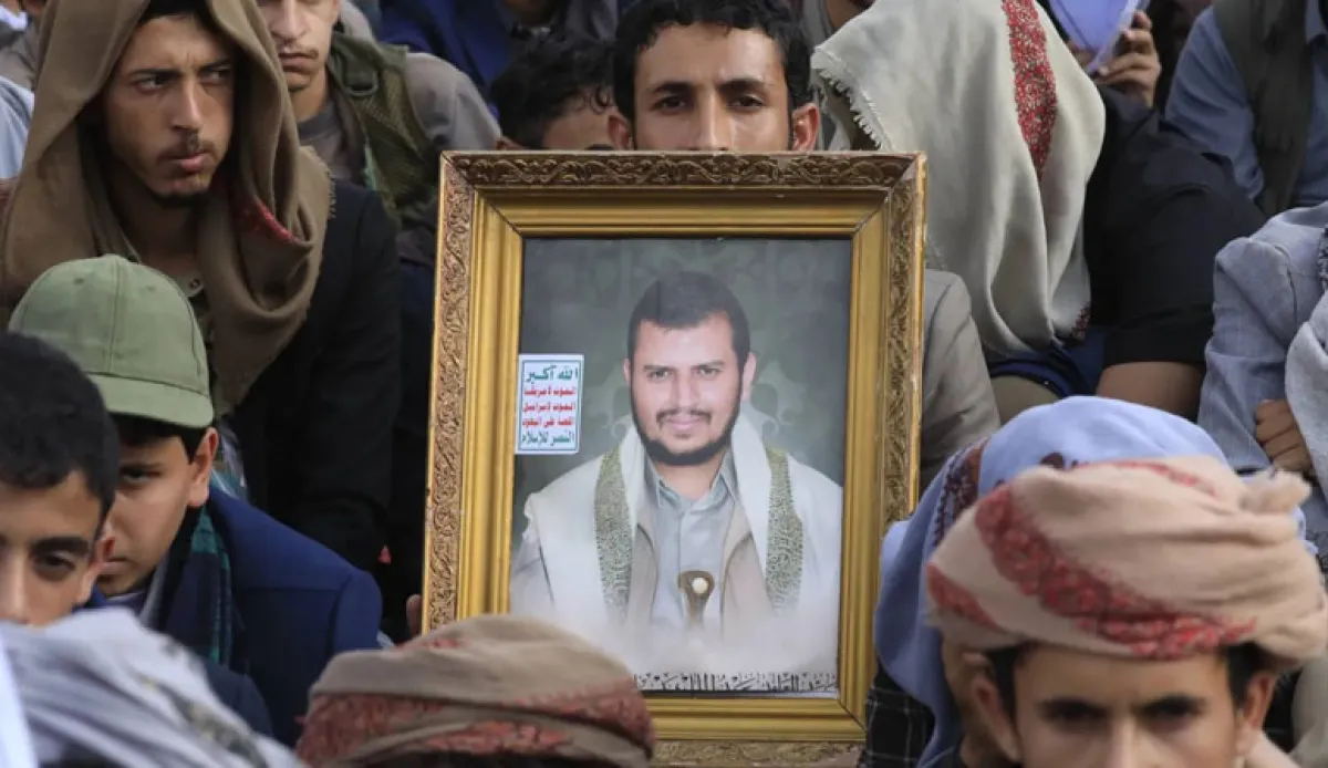 مليشيا الحوثي توسع من انتهكاتها ضد اليمنيين والجباية