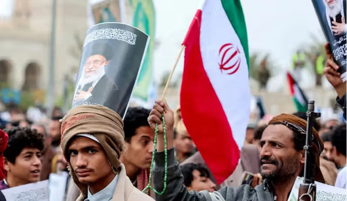بينهم سفير سابق وعسكريون بارزون.. الحرس الثوري يدفع بـ 75 خبيراً لترتيب غرف العمليات البحرية باليمن