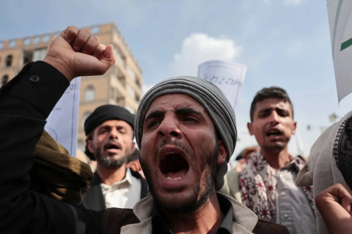 سخط من الداخل الحوثي يربك تماسك المليشيا.. انتقادات وانشقاق تكشف تصاعد الاحتقان