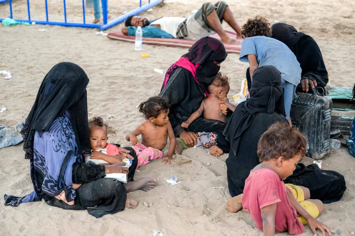 الساحل الغربي يشتعل.. موجات نزوح حادة باتجاه تعز ولحج وسط قيود على الإغاثة
