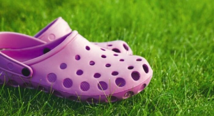 كورونا تهدي "الحذاء الأقبح في العالم" شركة بمليار دولار