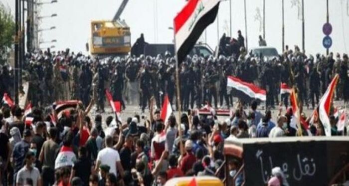 العراق:طلاب الجامعات ينظمون مسيرة كبيرة لتأييد الإحتجاجات التي تشهدها البلاد