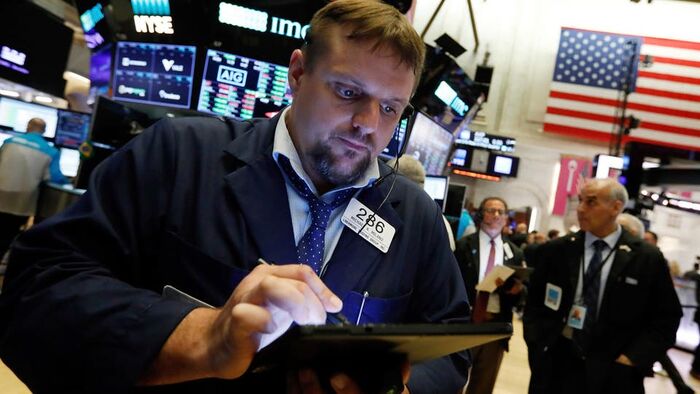 قلق «كورونا» يكبد «وول ستريت» خسائر قوية