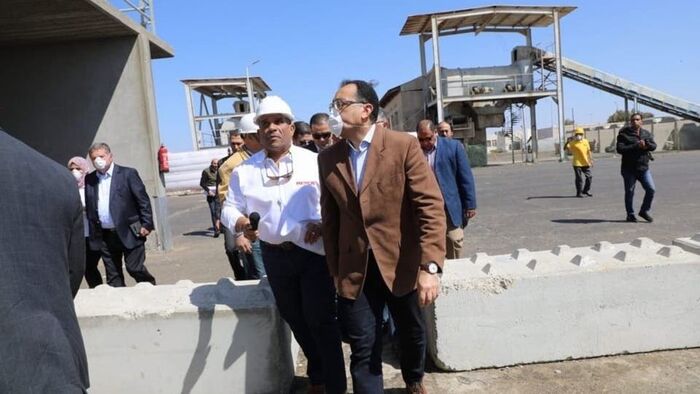 مصر تغلق الأندية والمولات والمقاهي لمواجهة كورونا