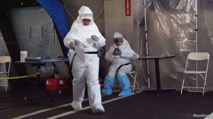 القبض على طبيب يسعل عمداً في وجوه الممرضات!