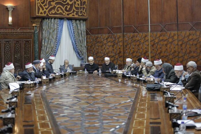 الأزهر الشريف يجيز إيقاف صلاة الجمعة والجماعات