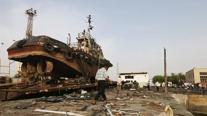 إسرائيل تستهدف ميناء الحديدة مجددًا.. رسائل ردع متكررة للحوثيين هل حققت أهدافها؟