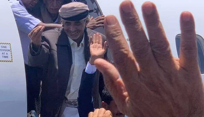 تبادل الأسرى.. وصول الدفعة الأولى من المحتجزين إلى مطار عدن