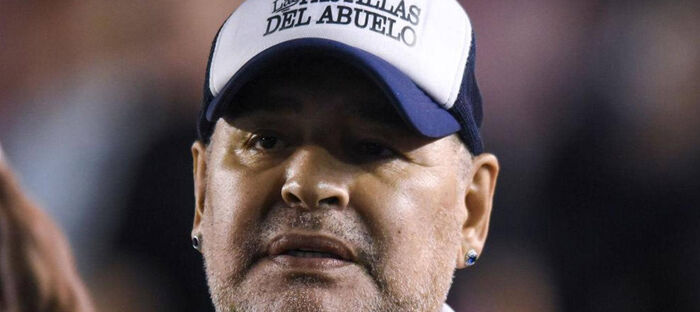 وفاة أسطورة كرة القدم الأرجنتيني دييغو مارادونا