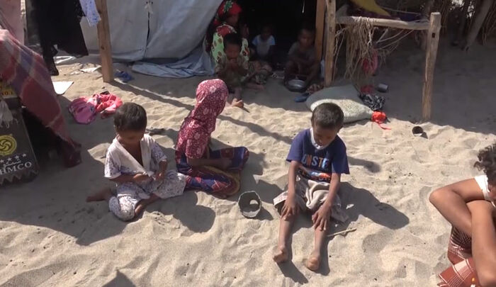 أطفال بعمر الزهور يعيشون حياة مأسوية بسبب الإرهاب الحوثي (فيديو)