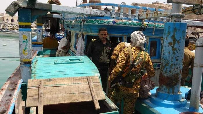 أمن المهرة يضبط سفينة إيرانية تحمل مخدرات في طريقها إلى الحوثي