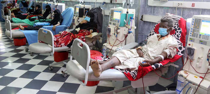 الحوثي يقصف مستشفيات تعز ويحرمها من الأدوية