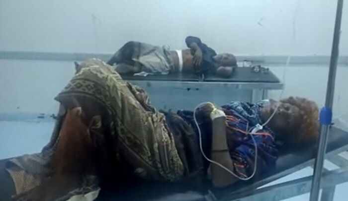 إصابة مسنين اثنين بشظايا قذيفة أطلقتها مليشيا الحوثي على منزلهما شرق حيس