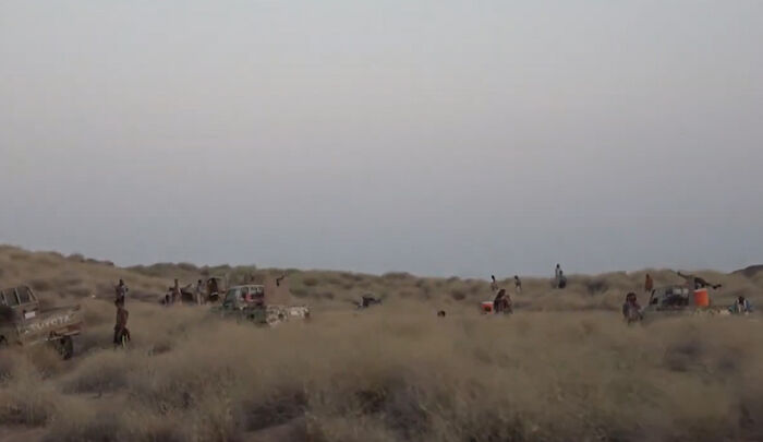 انهيار متسارع لمليشيا الحوثي في البرح وتفاصيل عمليات نهب استباقية تقوم بها للممتلكات العامة والخاصة