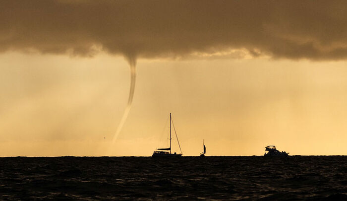 إعصار شاهين يهدد 6 محافظات يمنية (تعرف عليها)