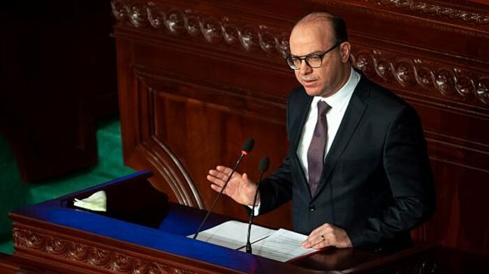 رئيس الحكومة التونسي يقدم استقالته لقطع الطريق أمام حزب النهضة