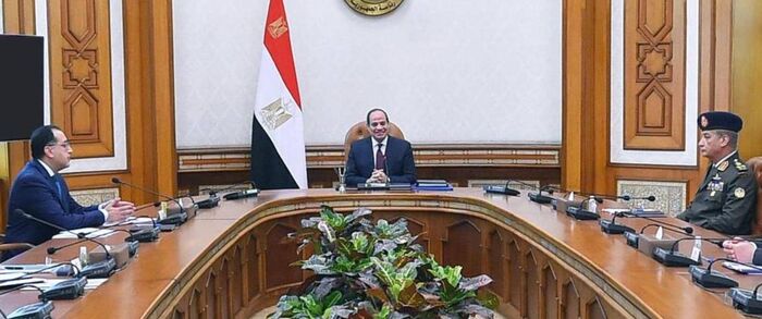 السيسي يبحث ملفات كورونا والإرهاب.. وتوفير الخدمات للمصريين