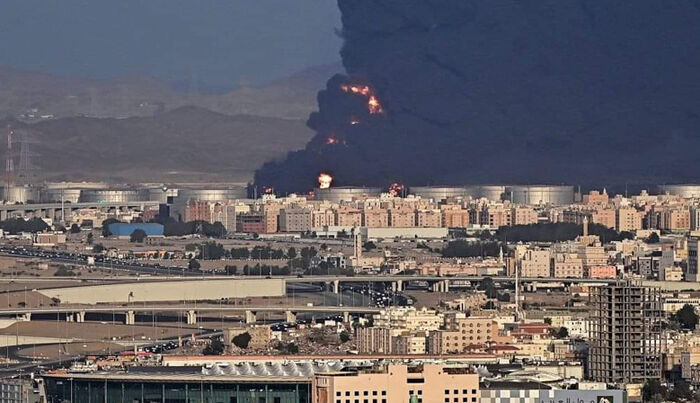 سيناتور أمريكي يصف إدارة بايدن بـ«الساذجة» بسبب الحوثي وإيران