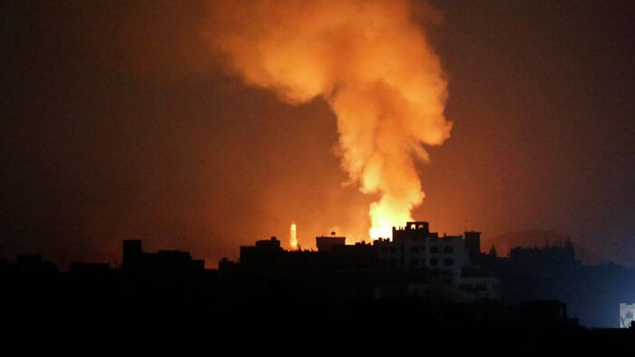 ننشر فيديوهات عملية التحالف لاستهداف مخازن أسلحة حوثية