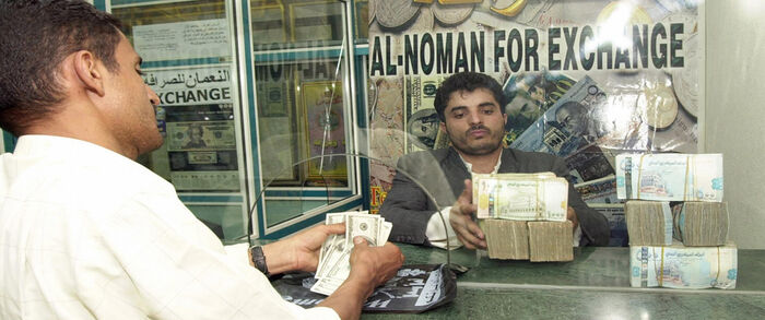 إغلاق مريب لمحل صرافة في تعز يلحق خسائر فادحة بالمواطنين