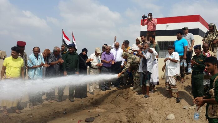 افتتاح مشروع مياه حيس بعد أن حرم الحوثي 40 ألف نسمة من أبناء المنطقة