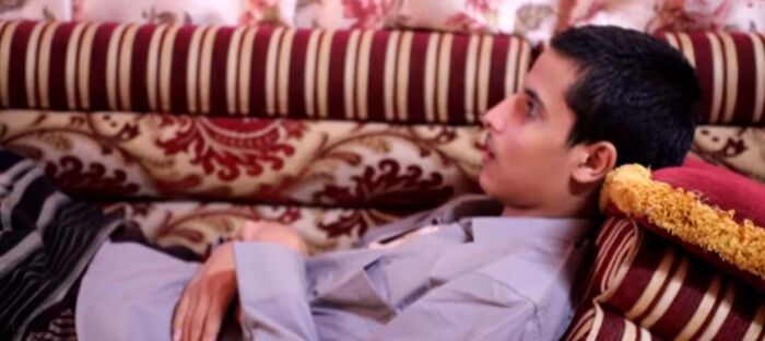 جريمة حرب.. الحوثيون يفقدون بعض الأسرى ذاكرتهم بسبب التعذيب (فيديو)