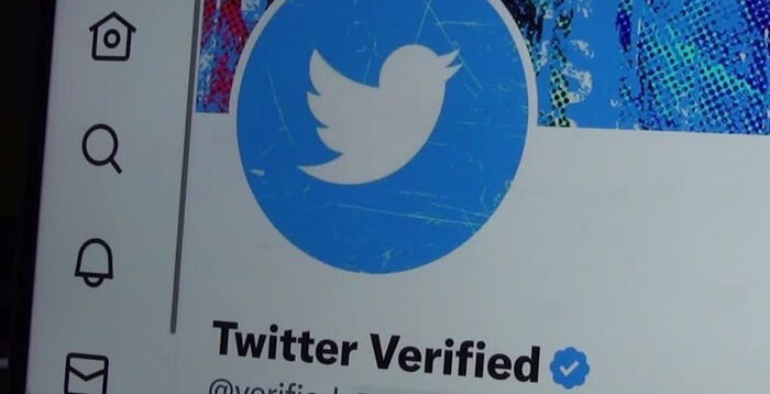 «تويتر» تعتزم إلغاء شارة التوثيق الزرقاء المجانية للمستخدمين الأسبوع المقبل