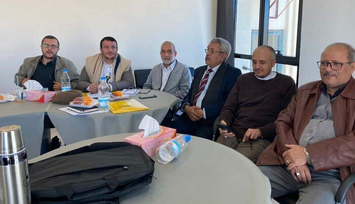 بعد عامين من التواصل السري.. الاصلاح يجاهر علناً بتواصله ولقاءاته مع الحوثيين