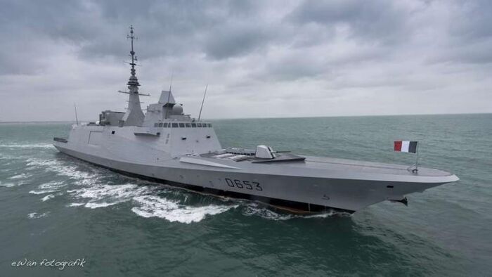 فرنسا تعزز وجودها العسكري في المتوسط وتطالب تركيا بوقف التنقيب عن النفط